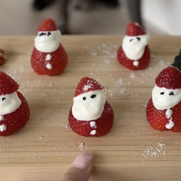 🎅🏻 Strawberry Santas
